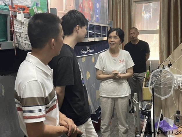 学校党委书记曾颖如对越秀校区开学前准...